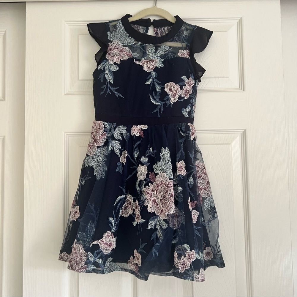 Floral Embroidered Kids Dress Sizeā7 EUC